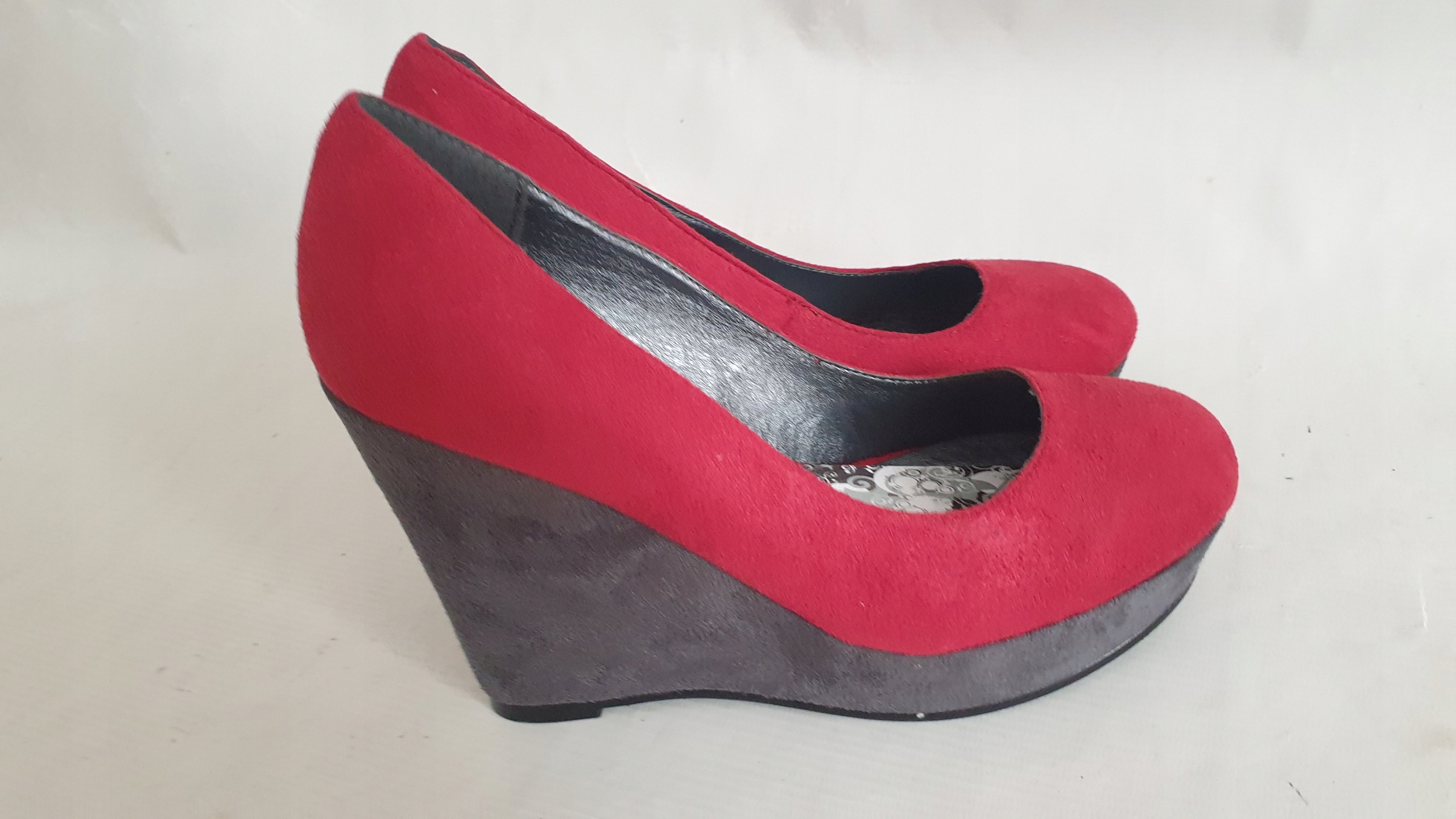 Claudia Ghizzani Czółenka Damskie Koturn Czerwone Zamszowe Rozmiar 36 - obrazek 7