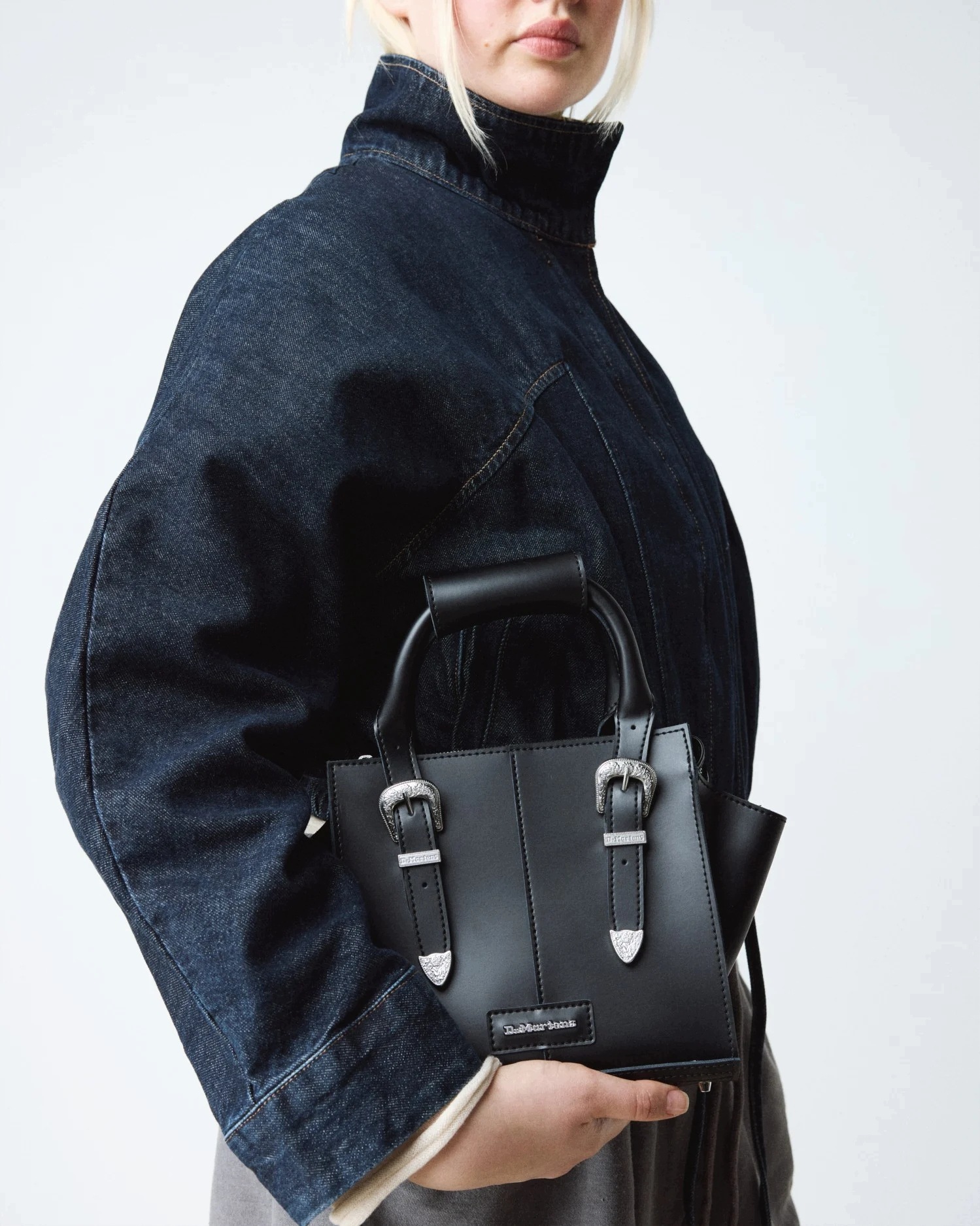 Dr. Martens Small Tote Buckle Torebka Skórzana Czarna z Klamrami Kiev - obrazek 2