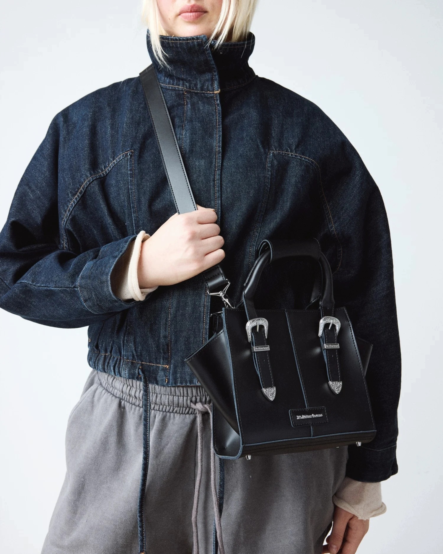 Dr. Martens Small Tote Buckle Torebka Skórzana Czarna z Klamrami Kiev - obrazek 3